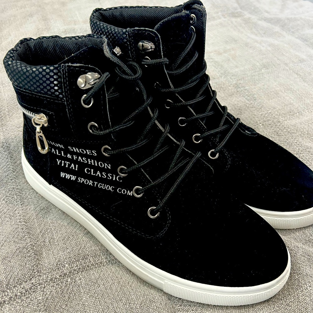 Black Fashionable Hightop Shoes